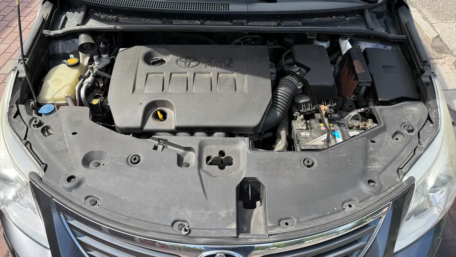 TOYOTA Avensis Avensis 1.8 Sol