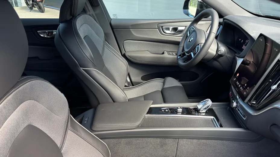 VOLVO XC60 XC60 T6 Plug-In Hybrid AWD Plus Black Edition aut Nowy