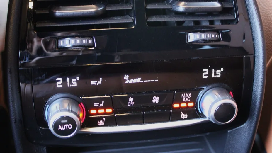 BMW Seria 5 520d xDrive Luxury Line aut