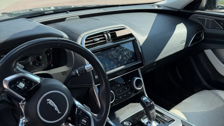 JAGUAR XE XE 2.0 D180 R-Dynamic S aut