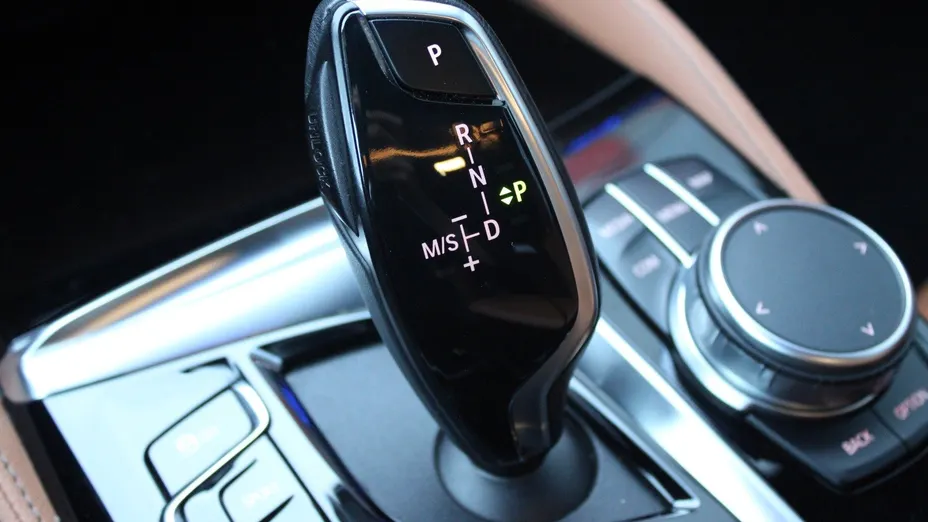 BMW Seria 5 520d xDrive Luxury Line aut