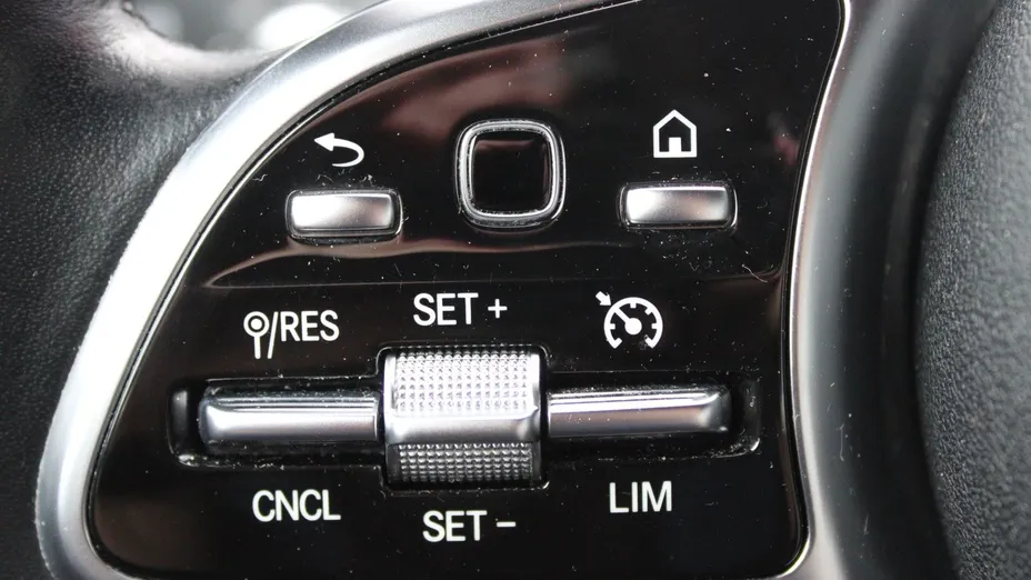 MERCEDES-BENZ A Klasa A 220 d Progressive 8G-DCT