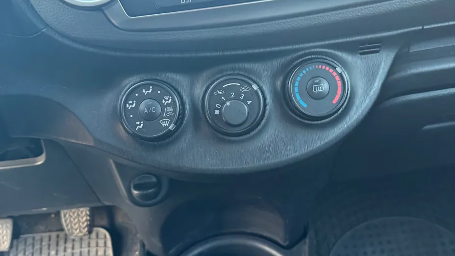 TOYOTA Yaris Yaris 1.0 Active