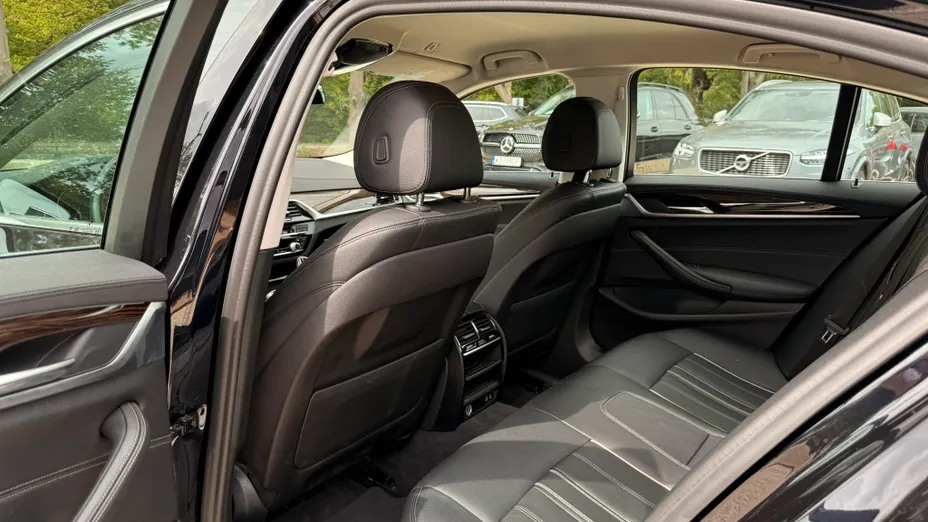 BMW Seria 5 530e iPerformance Luxury Line aut