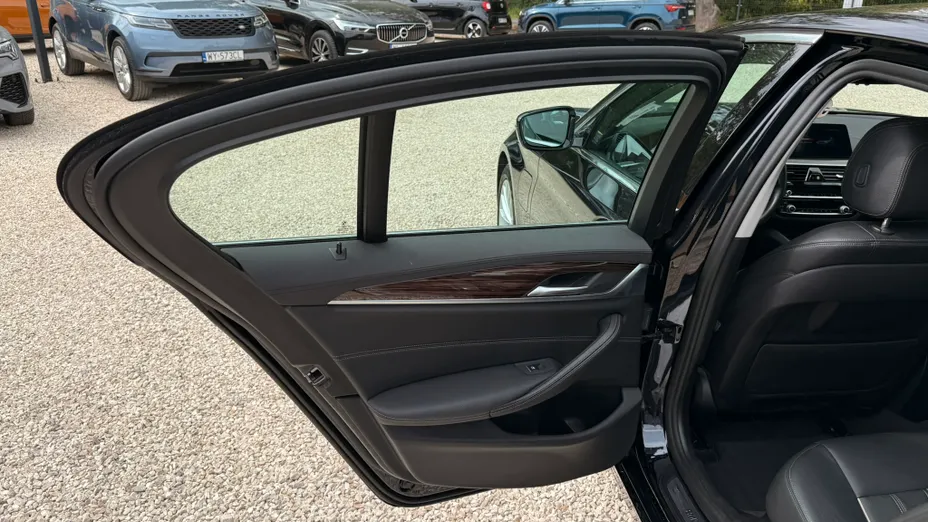 BMW Seria 5 530e iPerformance Luxury Line aut