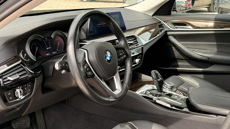 BMW Seria 5 530e iPerformance Luxury Line aut