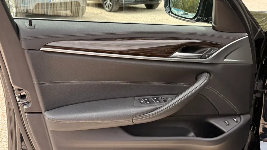 BMW Seria 5 530e iPerformance Luxury Line aut