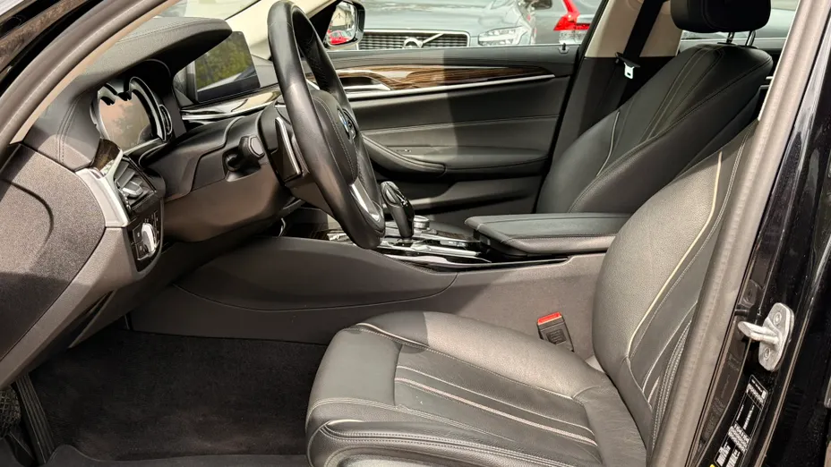 BMW Seria 5 530e iPerformance Luxury Line aut