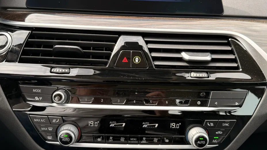 BMW Seria 5 530e iPerformance Luxury Line aut