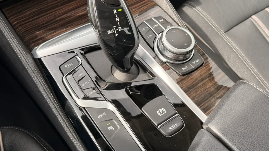 BMW Seria 5 530e iPerformance Luxury Line aut