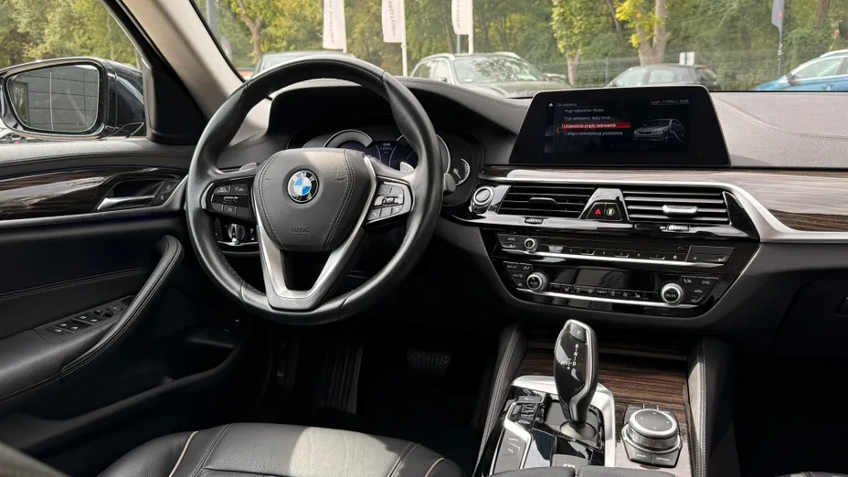 BMW Seria 5 530e iPerformance Luxury Line aut