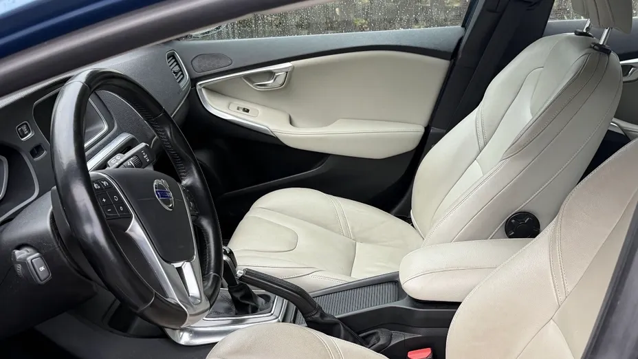 VOLVO V40 V40 D4 Momentum