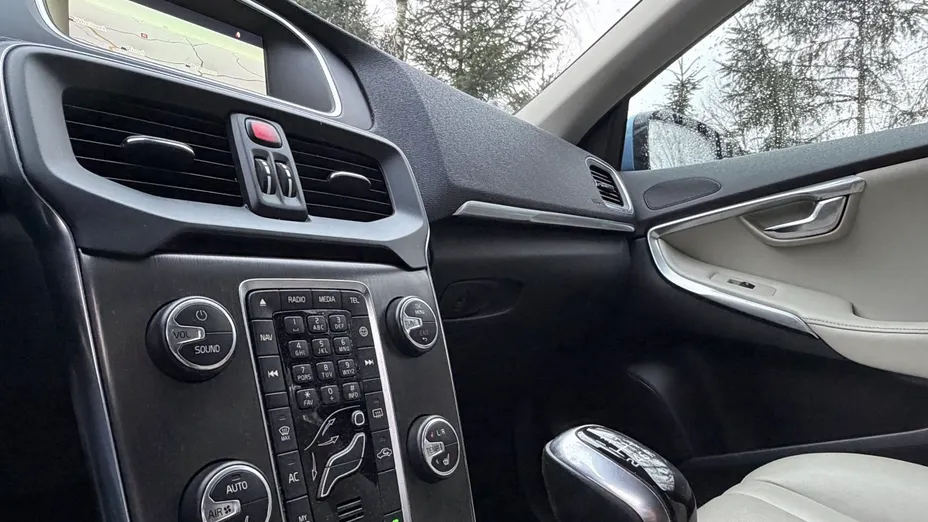 VOLVO V40 V40 D4 Momentum