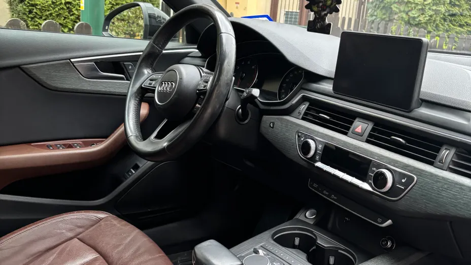 AUDI A4 -