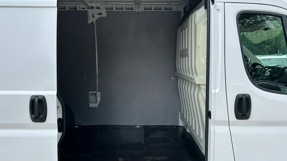 PEUGEOT Boxer Boxer 333 BlueHDi L2H2 Pro