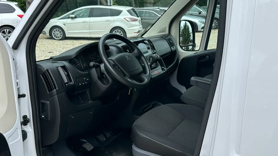 PEUGEOT Boxer Boxer 333 BlueHDi L2H2 Pro
