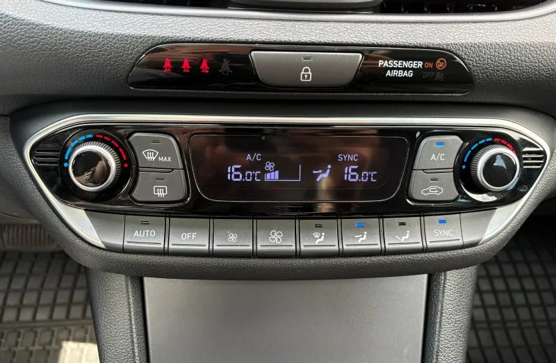 HYUNDAI i30 i30 1.5 T-GDI 48V Executive DCT