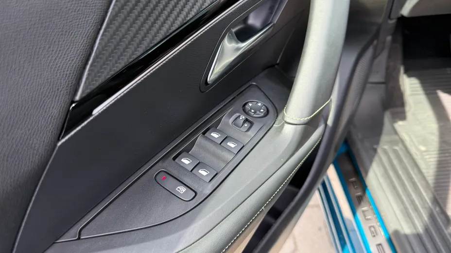PEUGEOT 2008 2008 PureTech mHEV GT e-DCS6