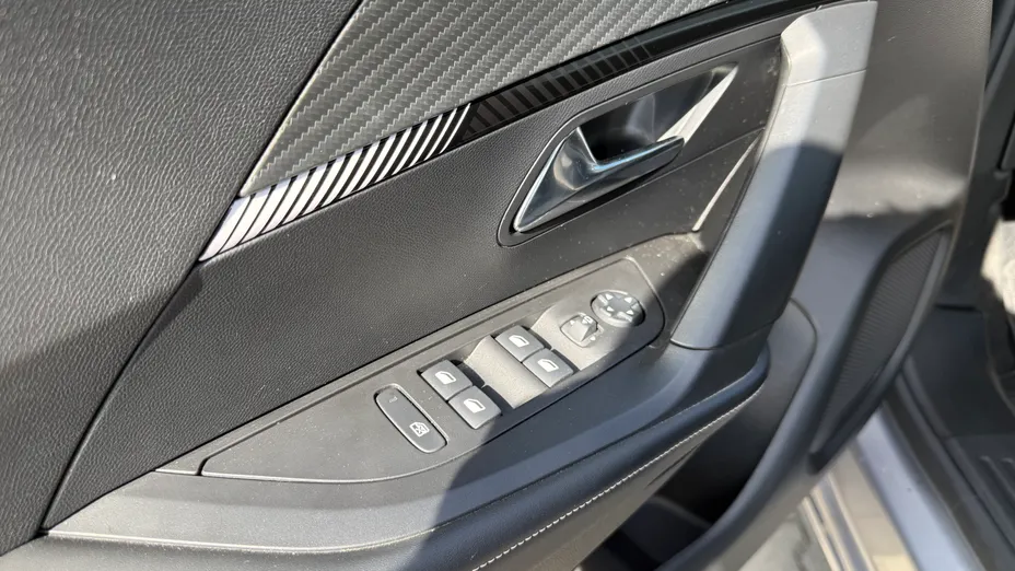PEUGEOT 2008 2008 1.2 PureTech Allure S&S EAT8