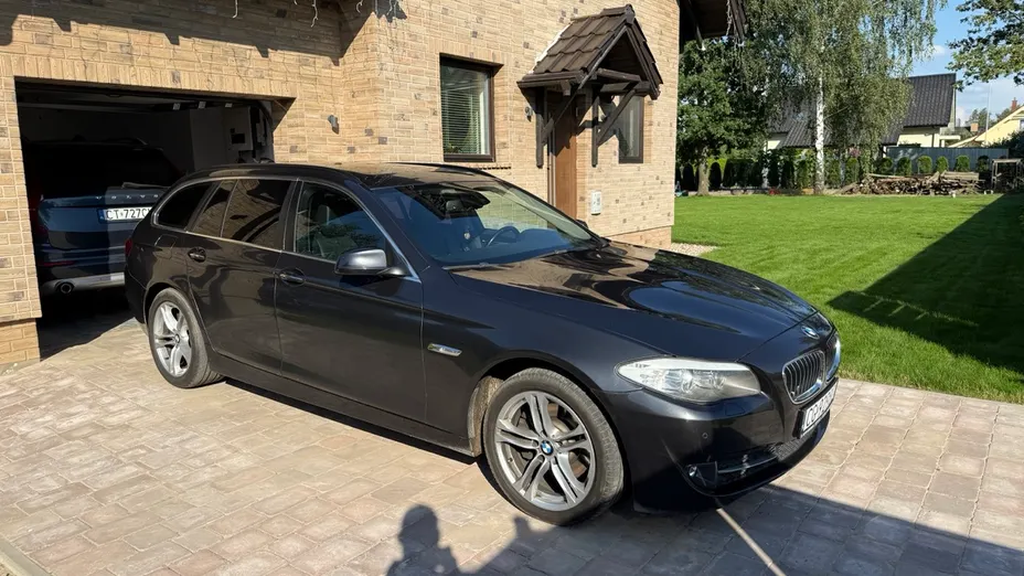 BMW Seria 5 520d sport-aut