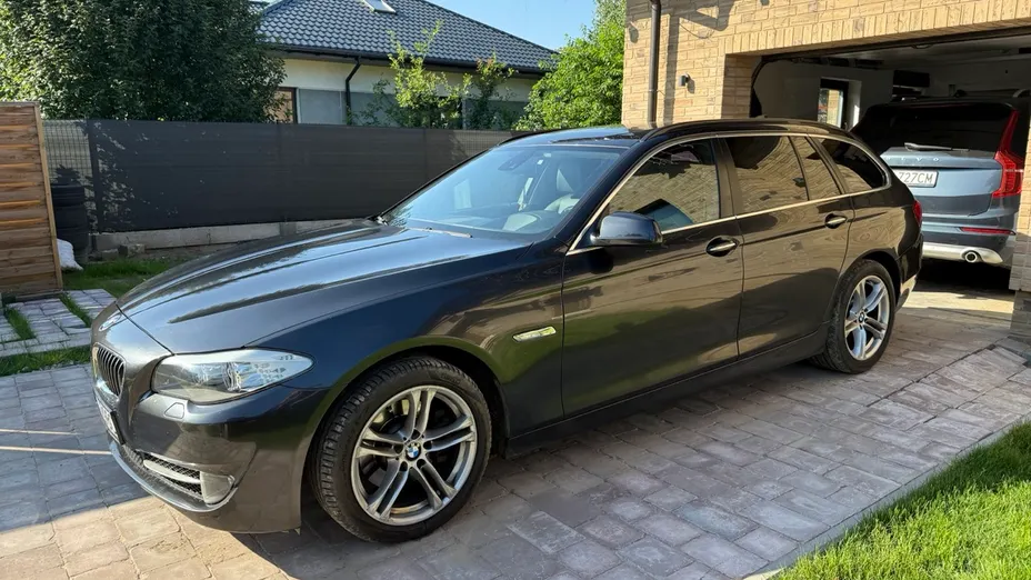 BMW Seria 5 520d sport-aut