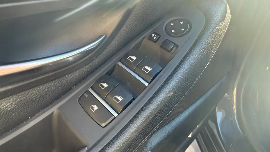 BMW Seria 5 520d sport-aut