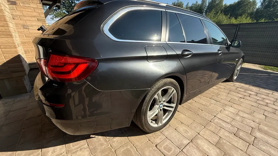 BMW Seria 5 520d sport-aut