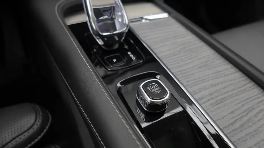 VOLVO XC90 XC90 T8 AWD Plug-In Hybrid Ultimate Dark 7os aut