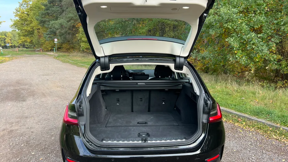 BMW Seria 3 318i Advantage aut