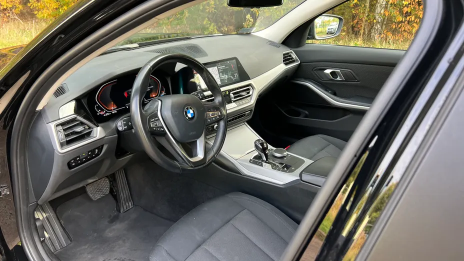 BMW Seria 3 318i Advantage aut