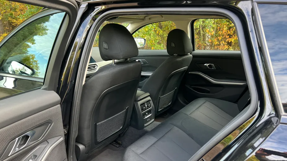 BMW Seria 3 318i Advantage aut