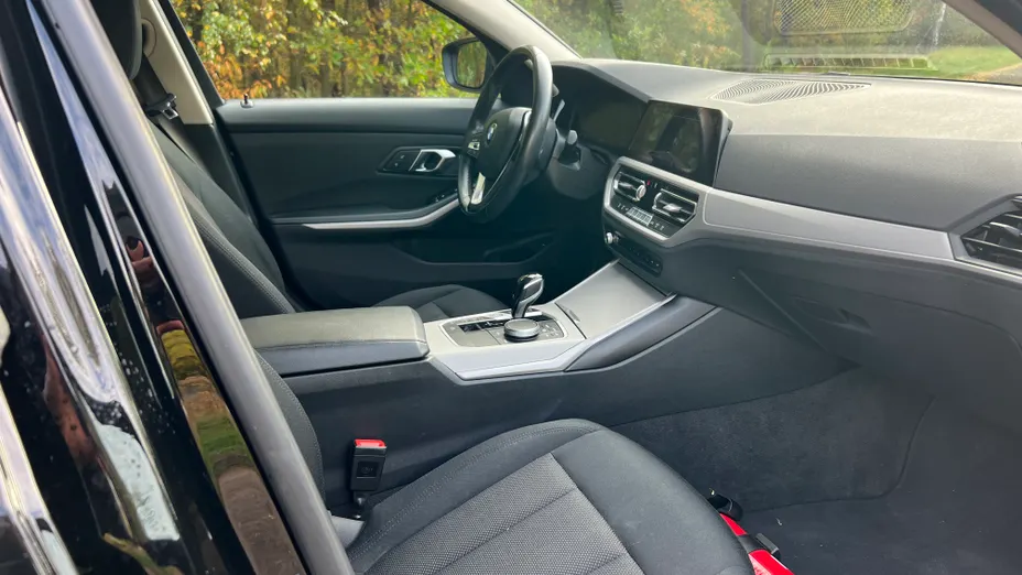 BMW Seria 3 318i Advantage aut