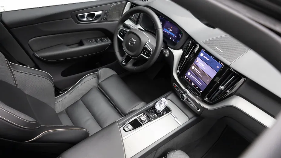 VOLVO XC60 XC60 T6 Plug-In Hybrid AWD Ultra Black Edition aut