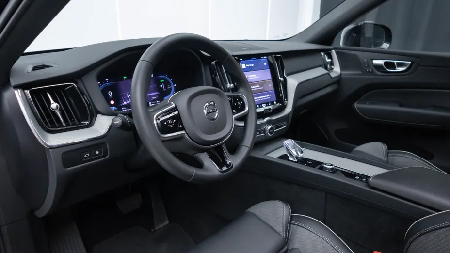 VOLVO XC60 XC60 T6 Plug-In Hybrid AWD Ultra Black Edition aut