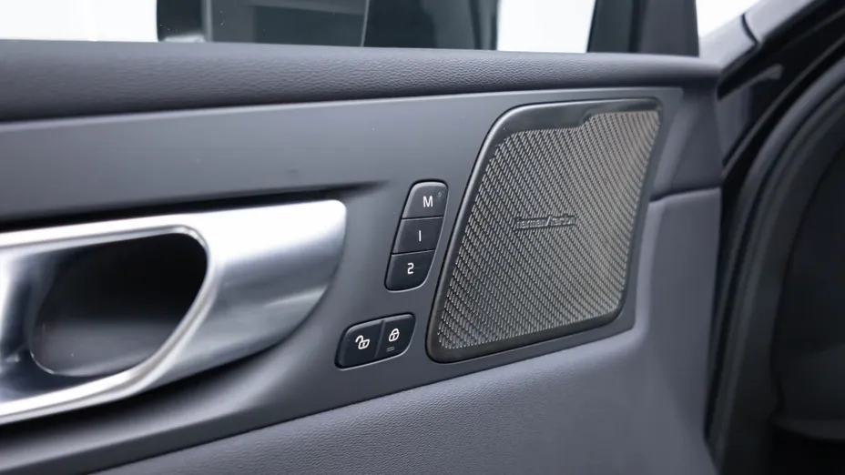 VOLVO XC60 XC60 T6 Plug-In Hybrid AWD Ultra Black Edition aut