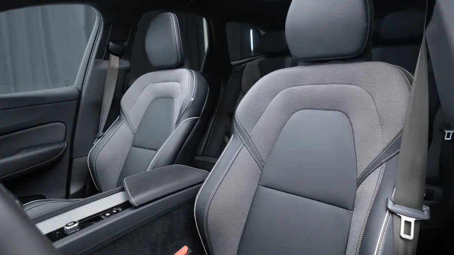 VOLVO XC60 XC60 T6 Plug-In Hybrid AWD Ultra Black Edition aut