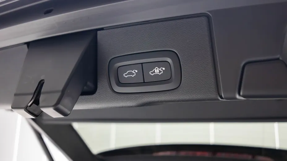 VOLVO XC60 XC60 T6 Plug-In Hybrid AWD Ultra Black Edition aut