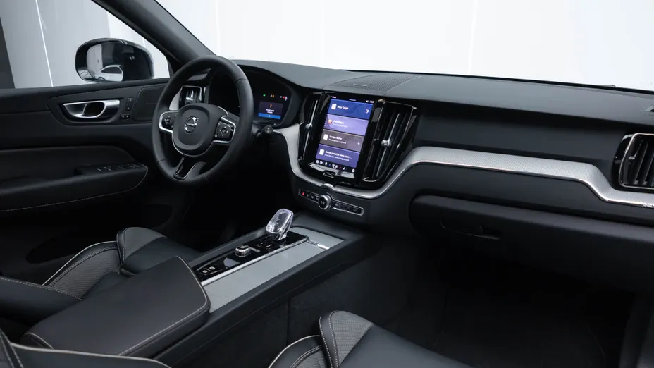 VOLVO XC60 XC60 T6 Plug-In Hybrid AWD Ultra Black Edition aut