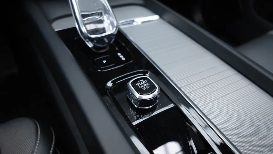 VOLVO XC60 XC60 T6 Plug-In Hybrid AWD Ultra Black Edition aut