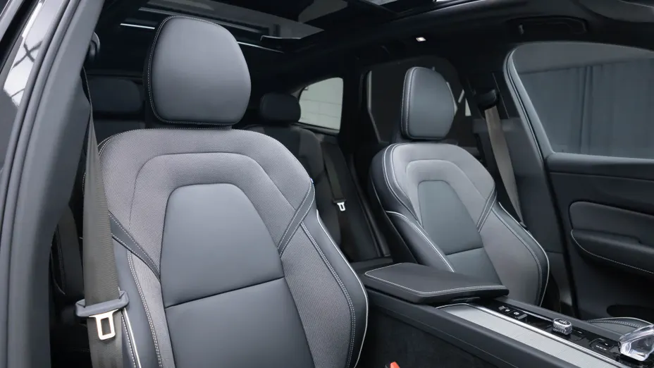 VOLVO XC60 XC60 T6 Plug-In Hybrid AWD Ultra Black Edition aut