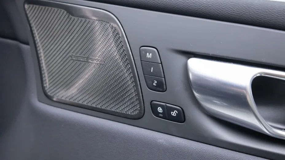 VOLVO XC60 XC60 T6 Plug-In Hybrid AWD Ultra Black Edition aut