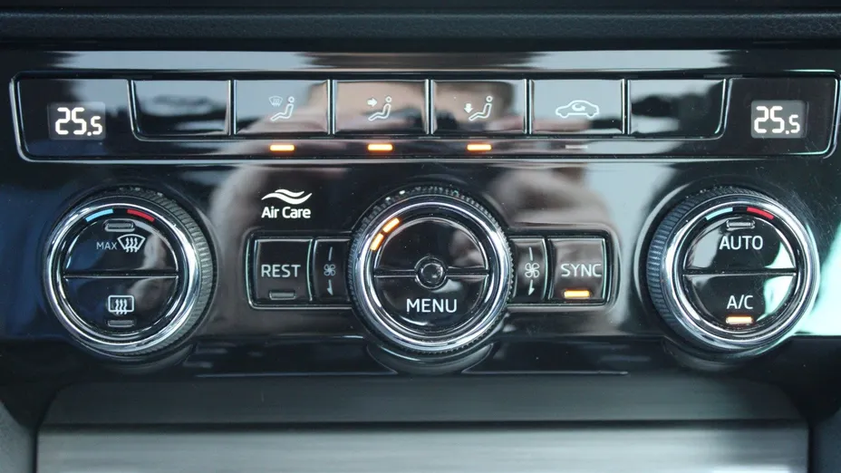 SKODA Superb Superb 2.0 TDI SCR Style DSG