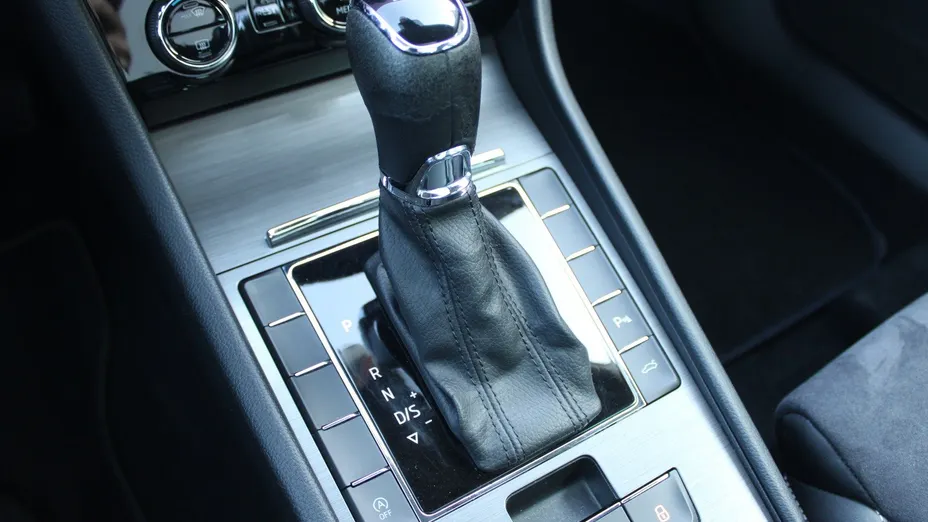 SKODA Superb Superb 2.0 TDI SCR Style DSG