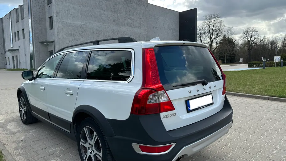 VOLVO XC70 -