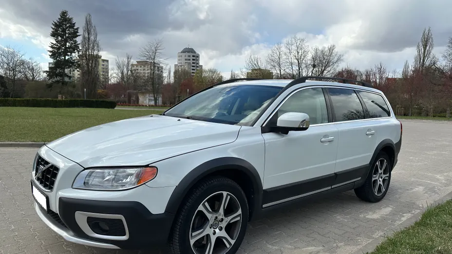 VOLVO XC70 -