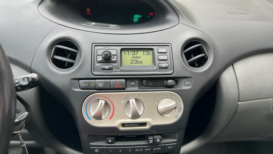 TOYOTA Yaris Yaris 1.0 Luna A/C