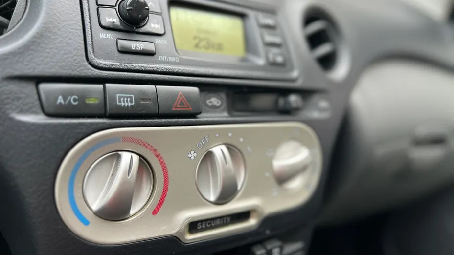 TOYOTA Yaris Yaris 1.0 Luna A/C