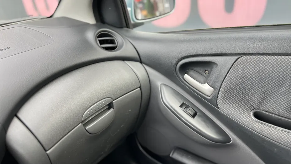 TOYOTA Yaris Yaris 1.0 Luna A/C