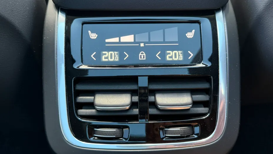 VOLVO XC90 XC90 T8 AWD Plug-In Hybrid Ultimate Dark 7os aut