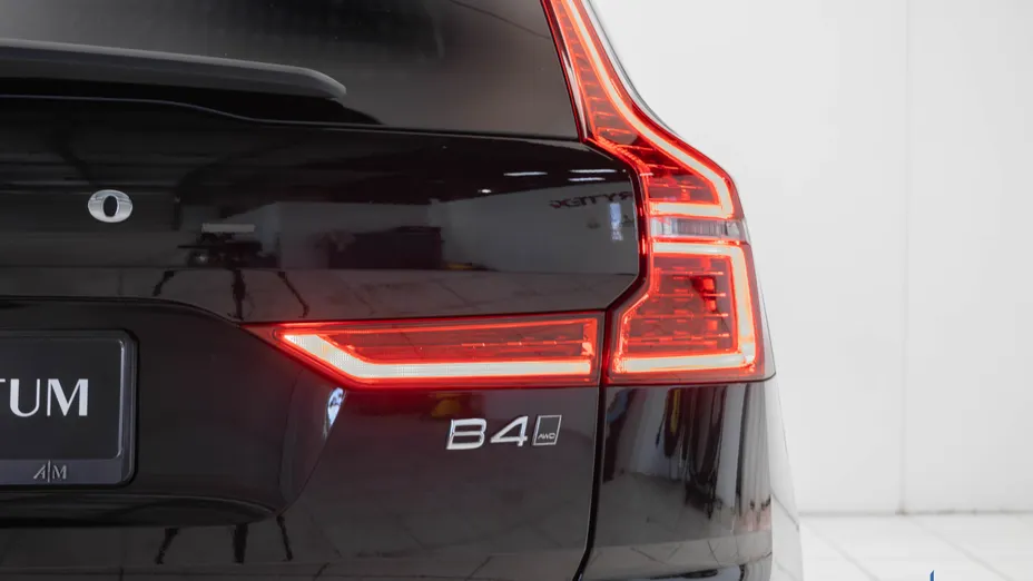 VOLVO XC60 XC60 B4 D AWD Ultimate Dark aut